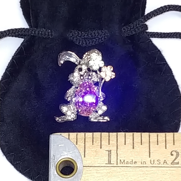 crystal bunny pin - Picture 2 of 4
